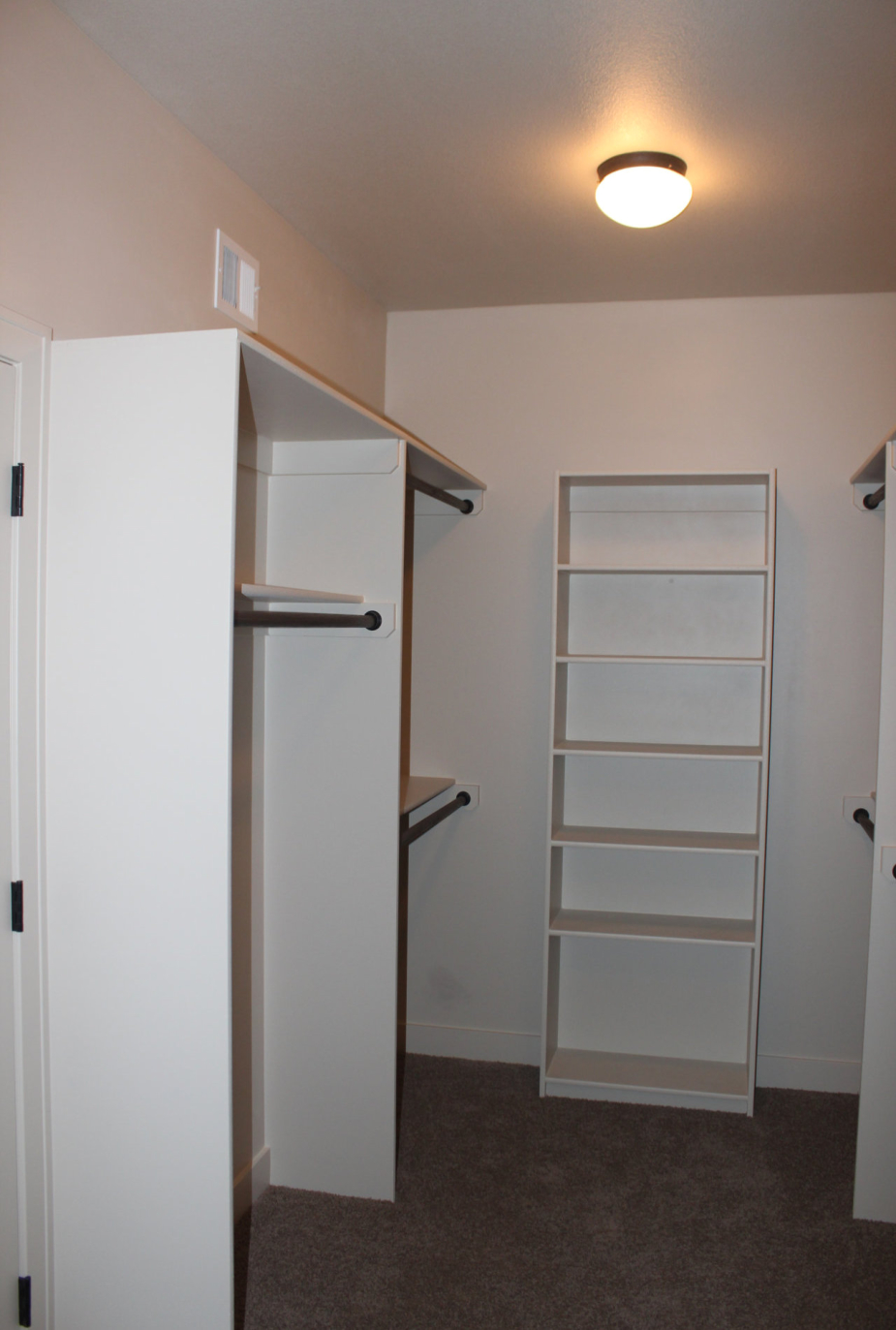 THE KAUFMANN - REVERSE - MASTER CLOSET